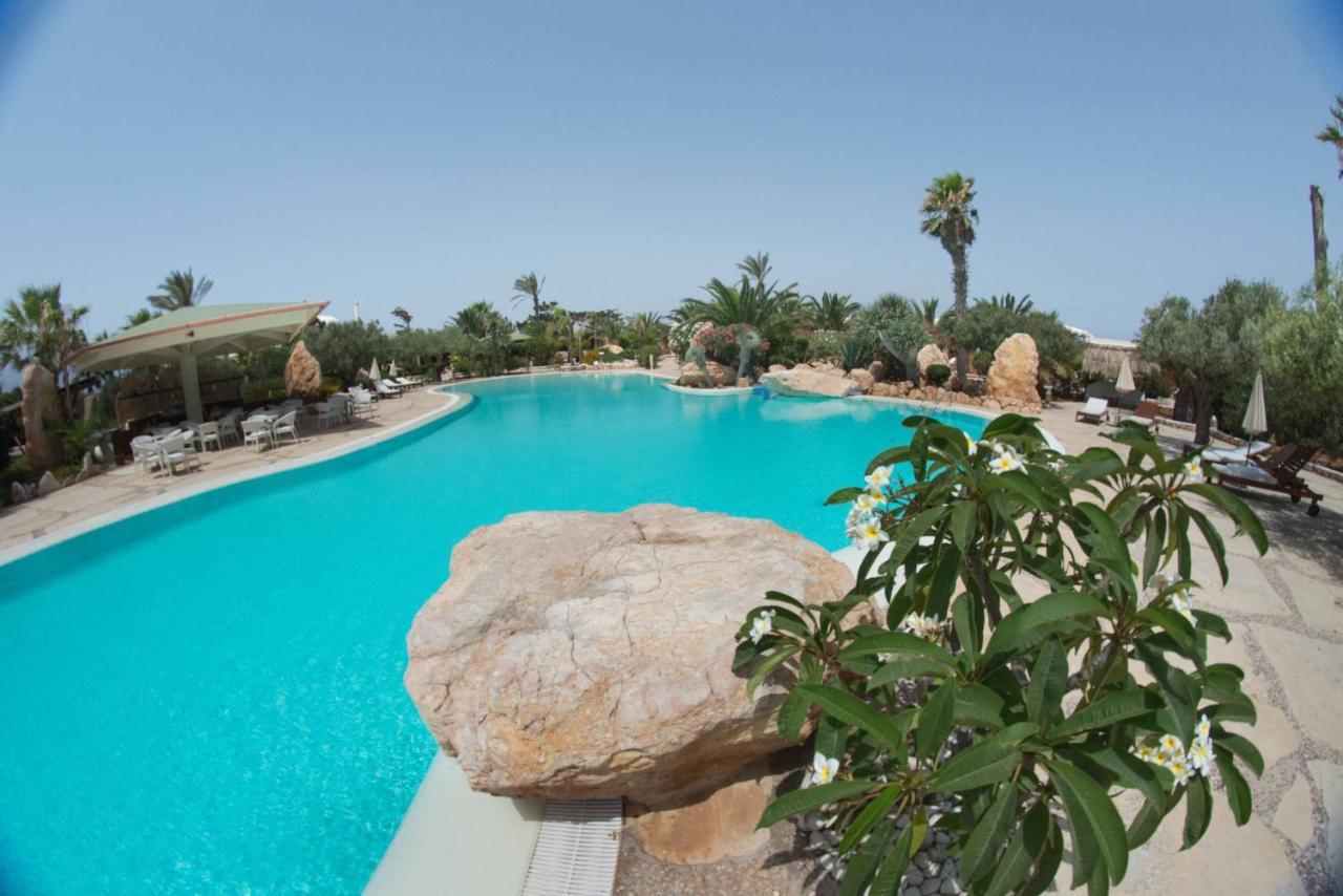 Cupola Bianca Resort LMP Buitenkant foto