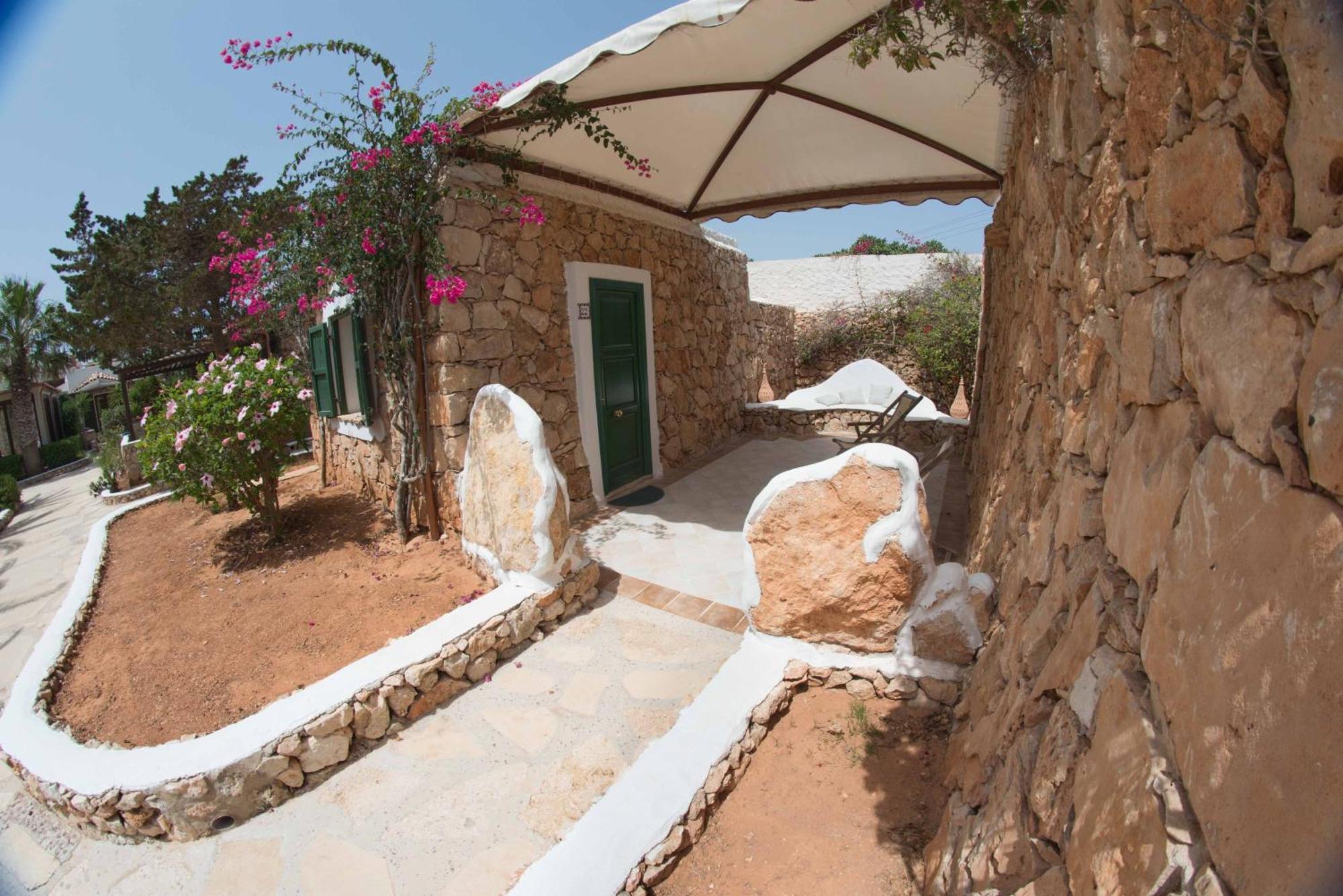 Cupola Bianca Resort LMP Buitenkant foto